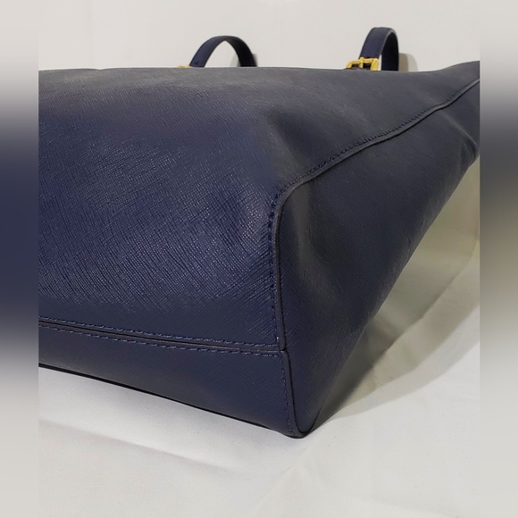 Michael Kors Jet set leather tote. EUC - Picture 11 of 15